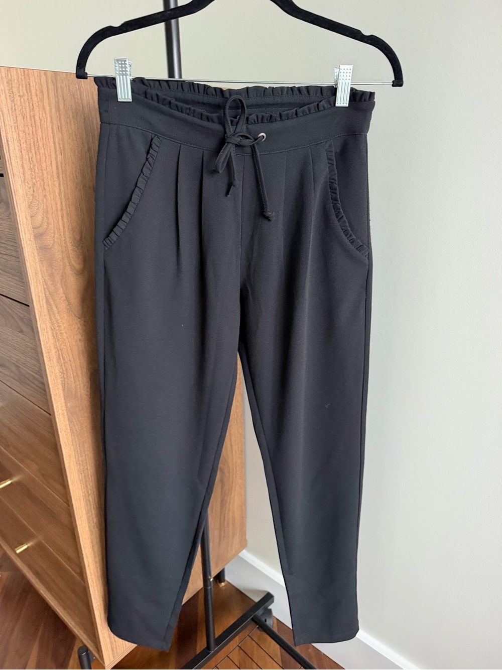 Jacqueline de Yong Black Ruffle-Trim Ankle Work Pants Size S